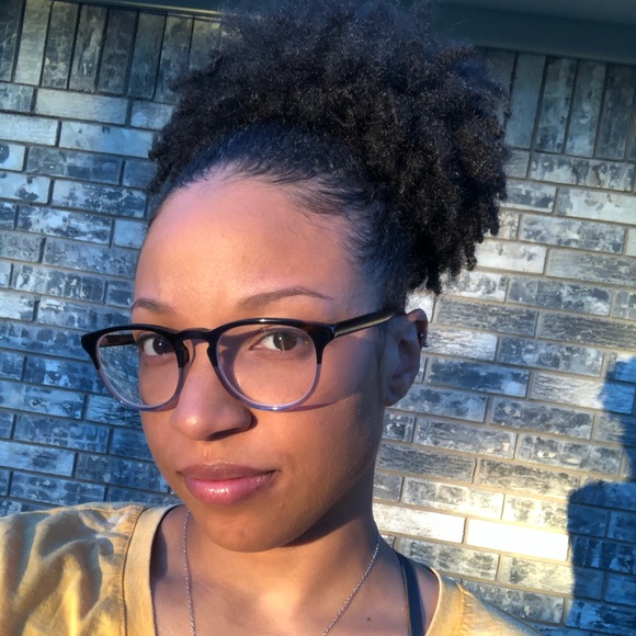 Meet your Posher, Bianca - Picture 1 of 5